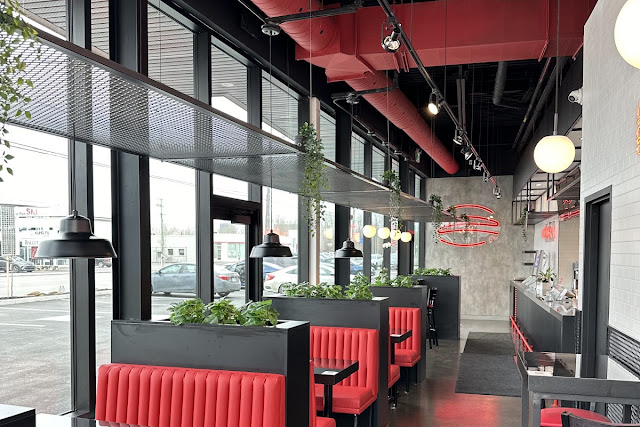Uniburger (Chomedey), Laval